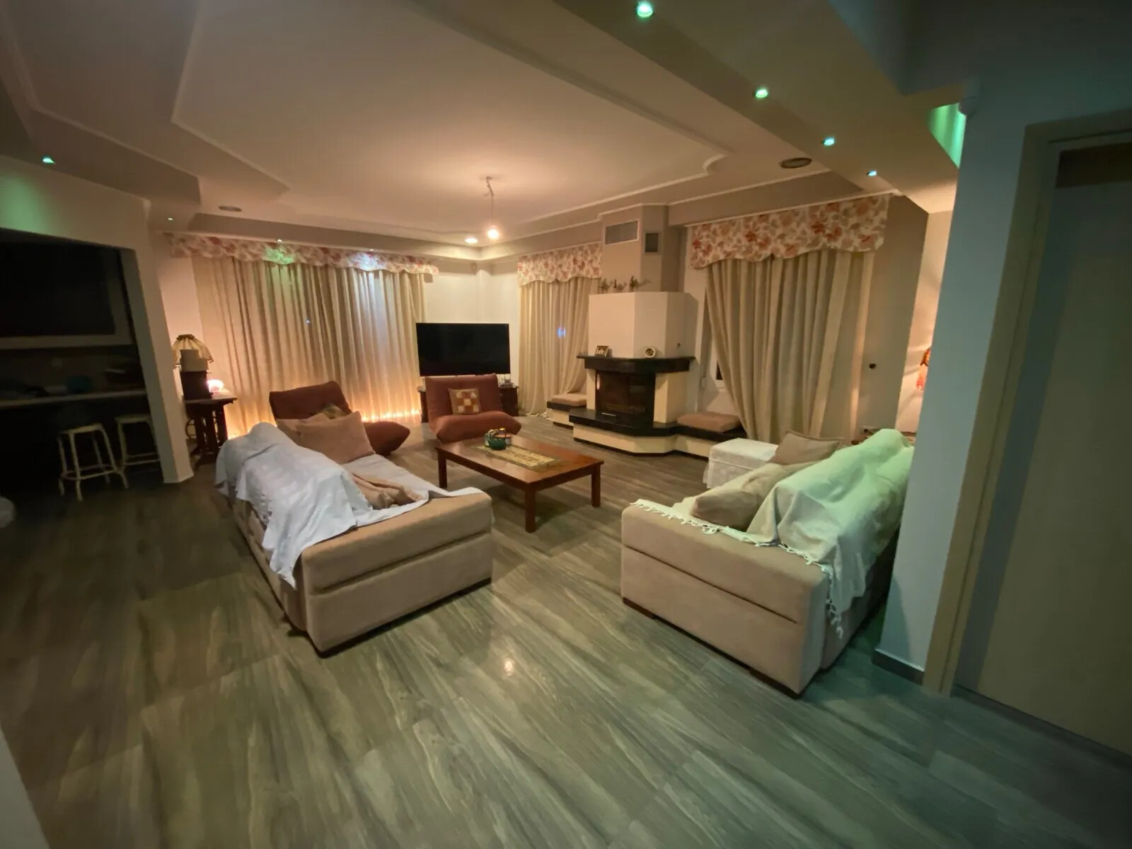Продажа - Здание 500 m² в пригороде Кавалы