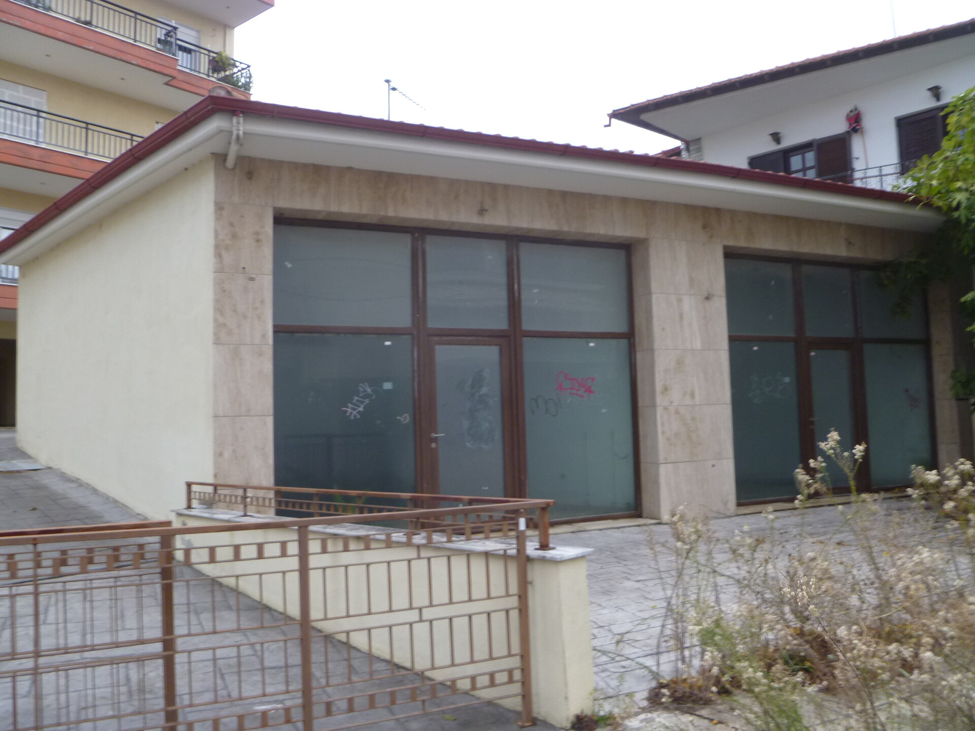 Продажа - Коммерческое помещение 123 m² в пригороде Салоник
