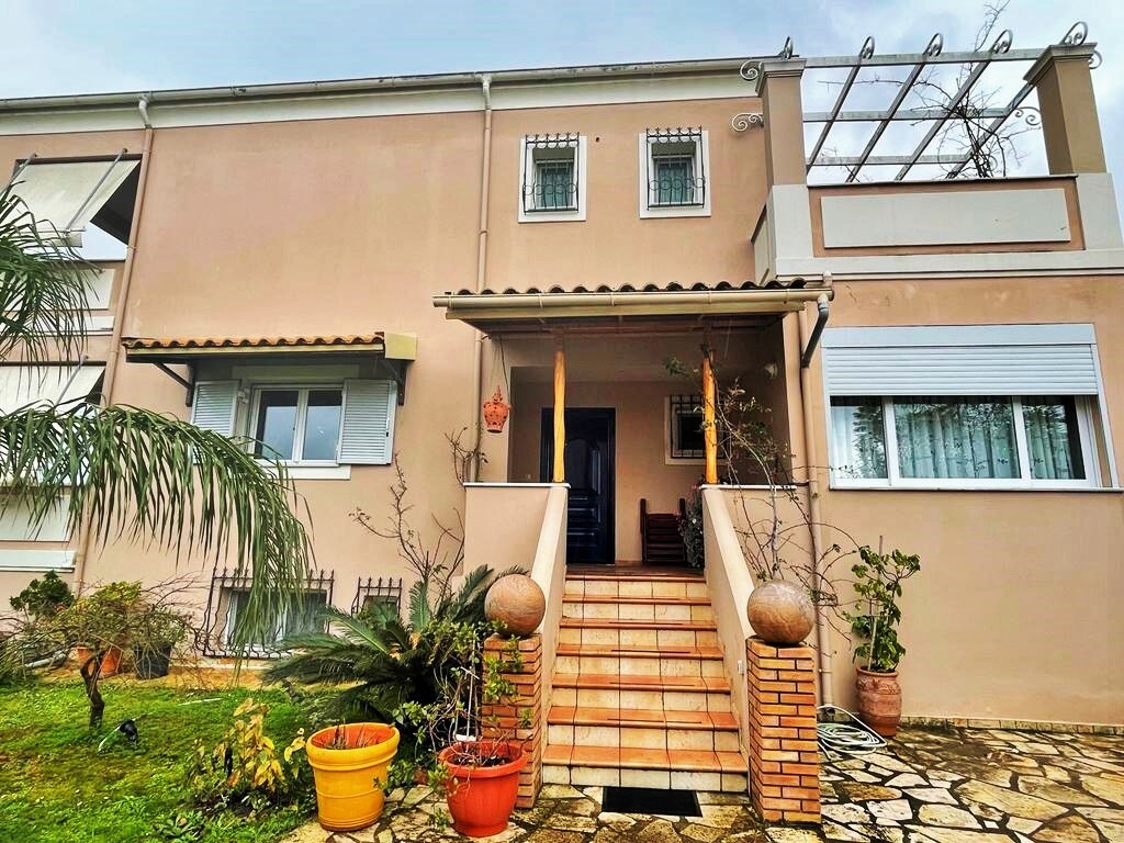Продажа - Коттедж 257 m² на о. Корфу